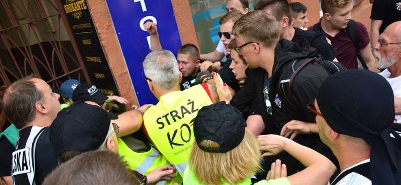 Trzech mężczyzn z zarzutami, a komendant miejski stracił stanowisko. Konsekwencje zajść w Radomiu