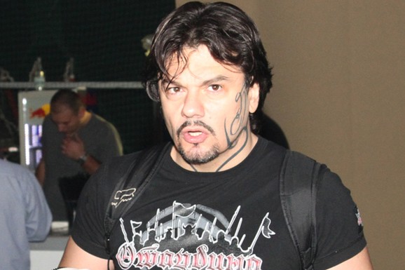 "MOJA BIVŠA ŽENA JE JUČE UHAPŠENA ZBOG DROGE U DOLJEVCU" Aca Amadeus izneo šok tvrdnje o supruzi od koje se razveo nakon 35 godina braka