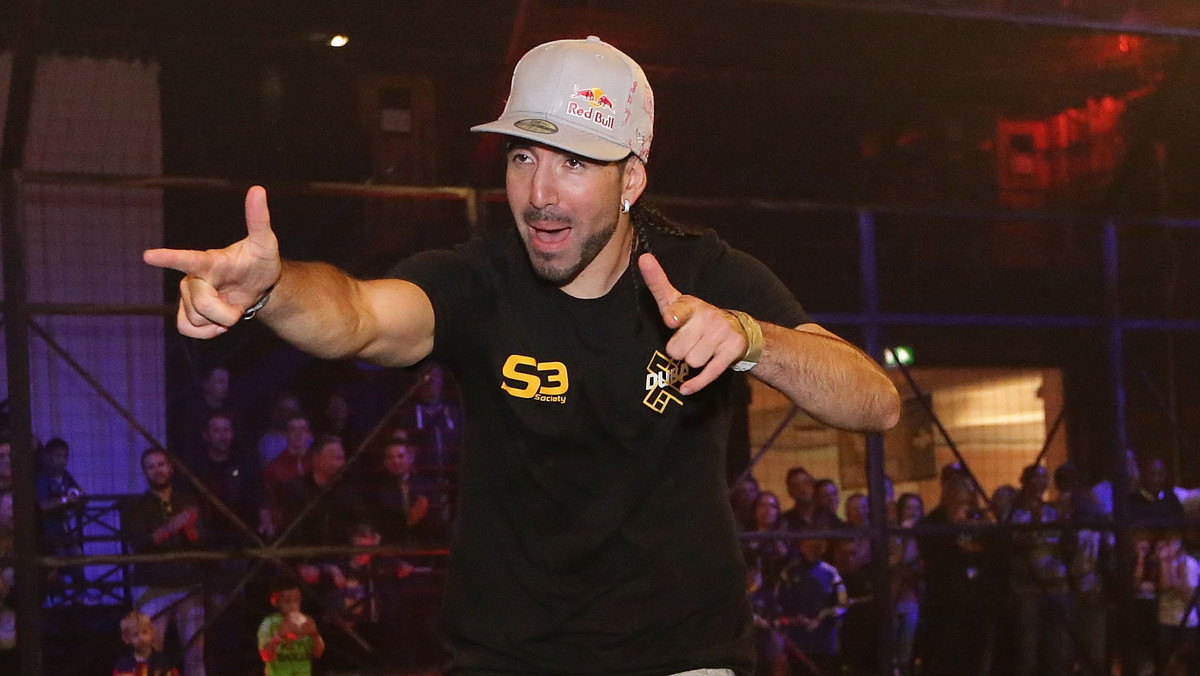 Na swoim oficjalnym kanale w serwisie YouTube Sean Garnier znów zamieścił filmik, który robi wielkie wrażenie. Tym razem słynny freestyler trafił piłką do kosza na śmieci.