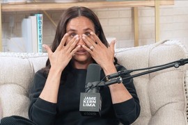 "Imam decu i radim, PRETEŠKO MI JE", i buknulo u trenu su pukle kritike: "A, joj, SIROTA TI, nabavi još 2 DADILJE pa da malo PRILEGNEŠ! Je l' te menjaju i kad SPAVAŠ SA MUŽEM?"