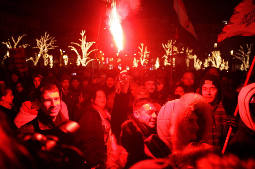 Protesty w Budapeszcie trwają, doszło do przepychanek z policją