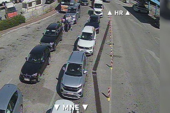 POTPUNI KOLAPS NA GRANICAMA Kolone duge i 20 kilometara, čeka se 10 sati: Morao da se oglasi i Plenković