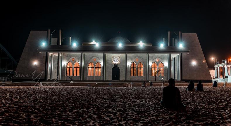 Des disciples layennes devant le mausolée Seydina Issa Laye - Cambérène | (c) Yaaba Photographie