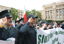 Protest służby celnej: Celnicy chcą jednakowych emerytur dla wszystkich funkcjonariuszy