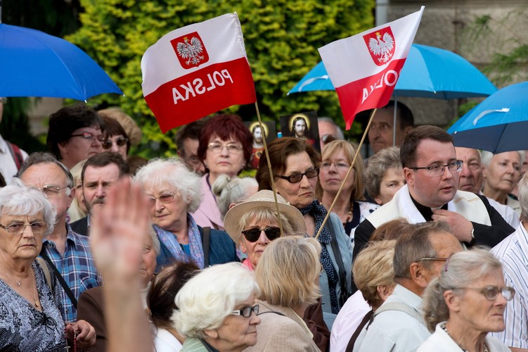 Kontrowersyjna sztuka 'Golgota Picnic'. Protesty i modlitwy w całym kraju