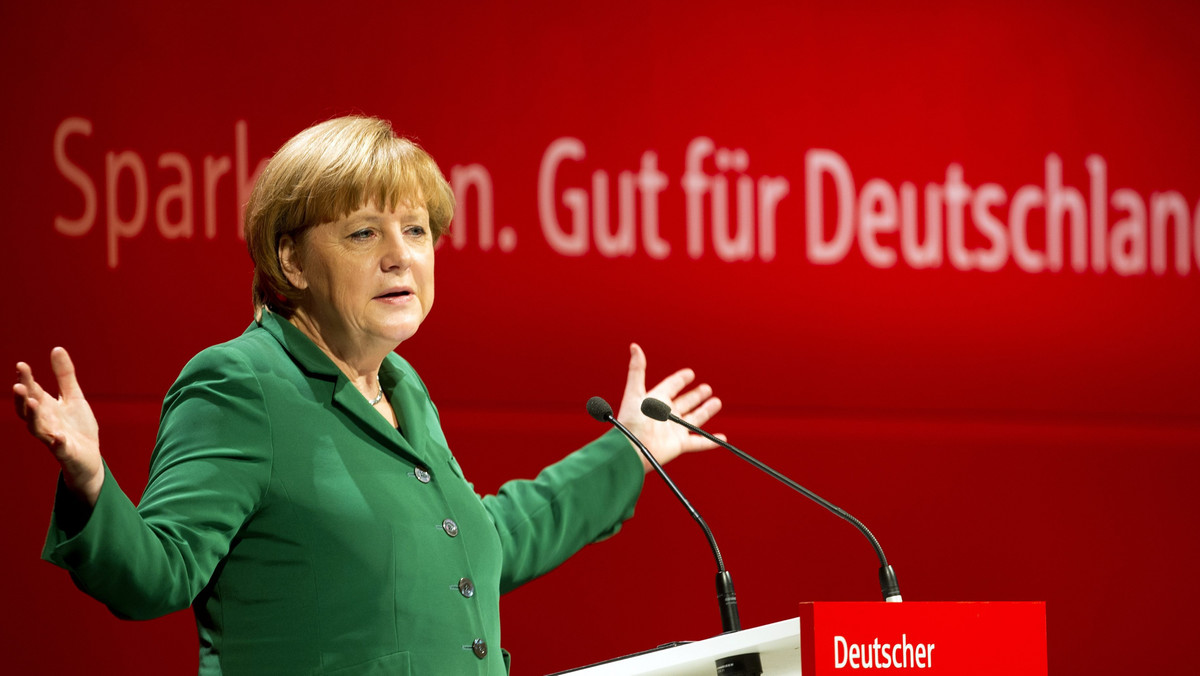Spory pomiędzy Niemcami a Francją hamują proces reform w UE. Prezydent Francji Francois Hollande, mocno skłócony z Angelą Merkel, stawia na zmianę rządu w Niemczech po jesiennych wyborach do Bundestagu - napisał niemiecki tygodnik "Der Spiegel".