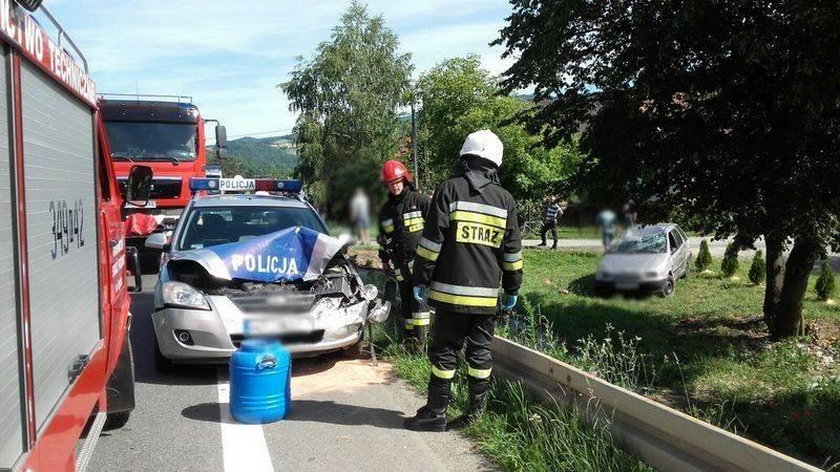 Fiat zderzył się w Maszkowicach z radiowozwem