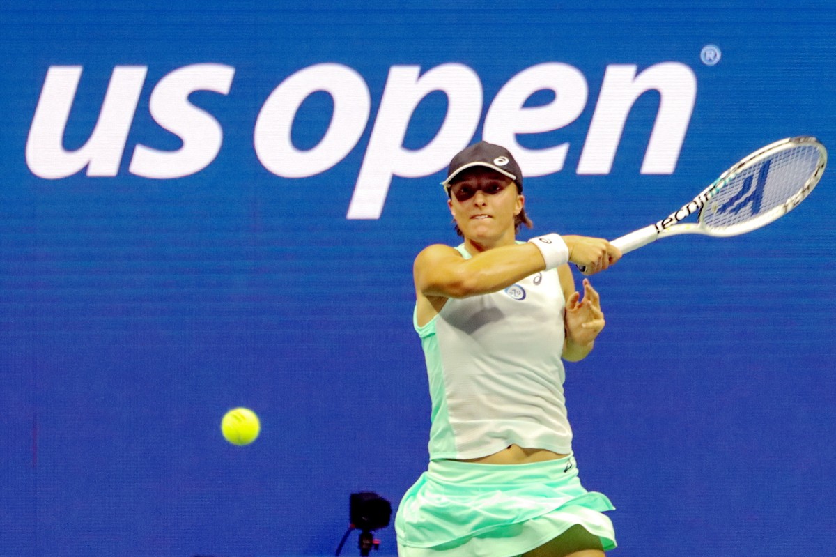 Iga Świątek podczas meczu 1/4 finału wielkoszlemowego turnieju tenisowego US Open z Amerykanką Jessicą Pegulą