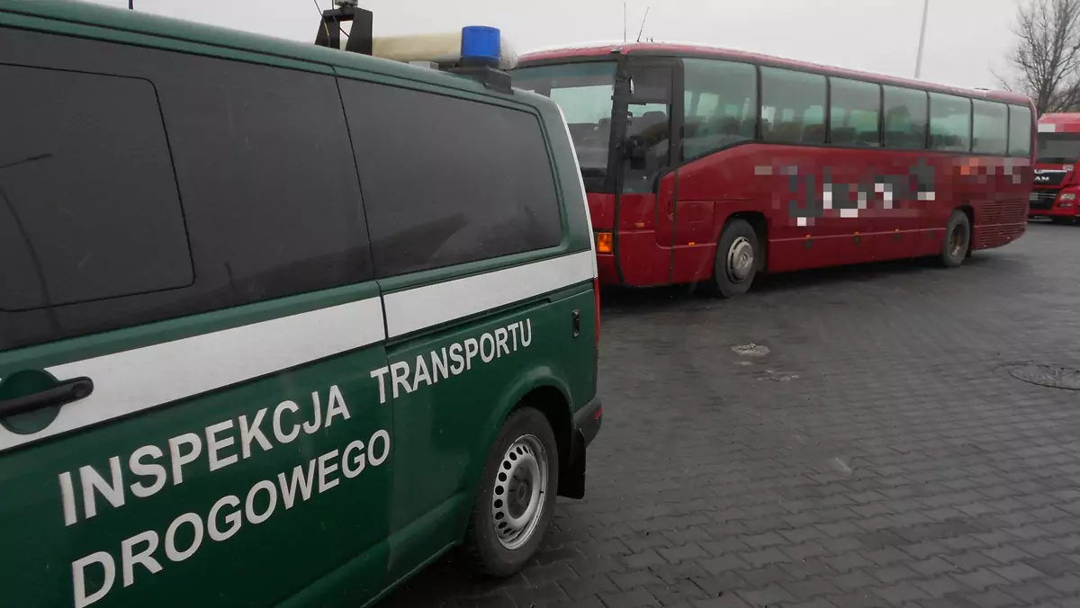 Autobus bez OC i przeglądu technicznego - a kierowca bez uprawnień. To dopiero kumulacja!