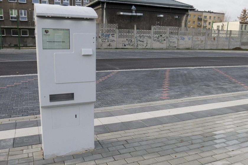 Pustki w centrum przesiadkowym w Katowicach Ligocie