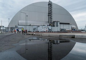 Ostaci černobiljskog reaktora broj četiri u ogromnom zaštitnom sarkofagu | Foto: Getty Images