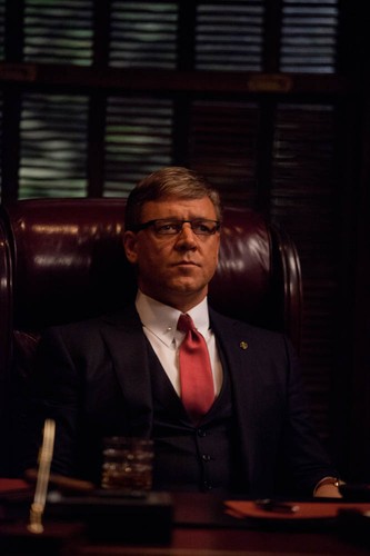 Russell Crowe w filmie 'Władza'