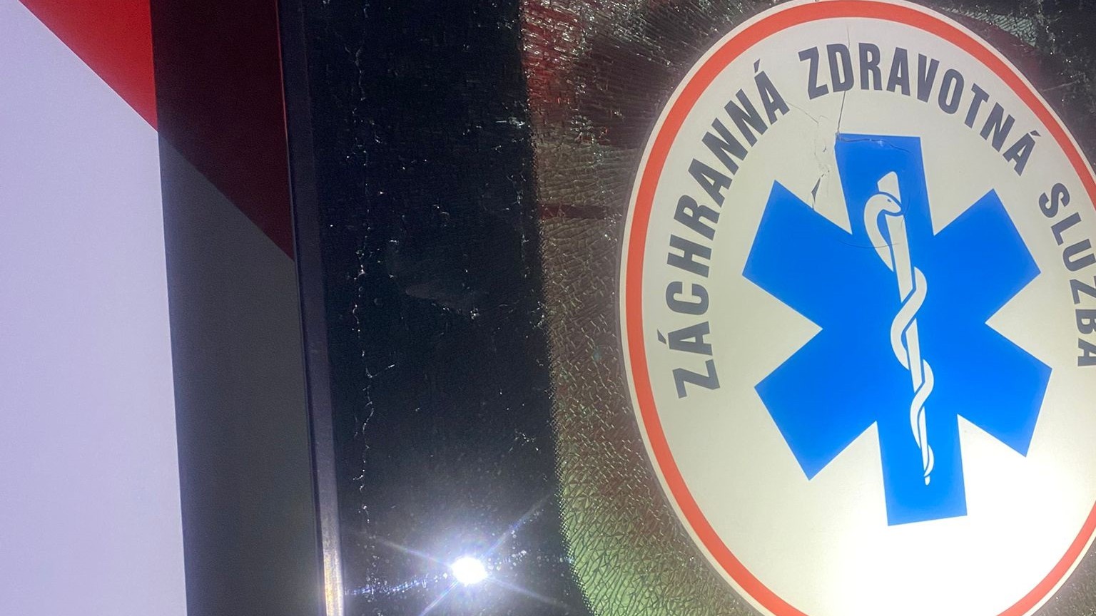 Muž sa v Bánovciach nad Bebravou vyhrážal zdravotníkom. 