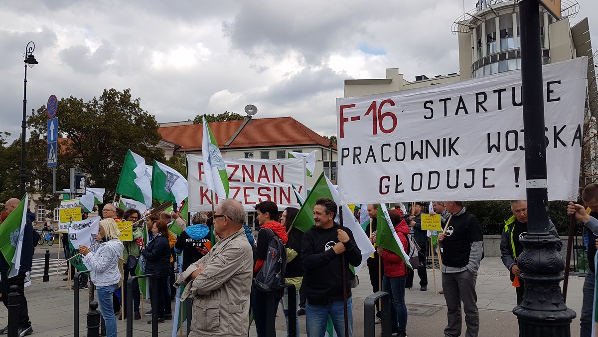 Pracownik cywilny wojska Ryszard Stefan prowadzi protest głodowy. MON nie reaguje