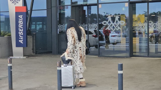 Indi Aradinović na aerodromu