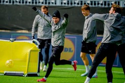 Kibice oferują ryby i mięso z renifera za bilety. Próbują obejść zakaz odsprzedaży za gotówkę