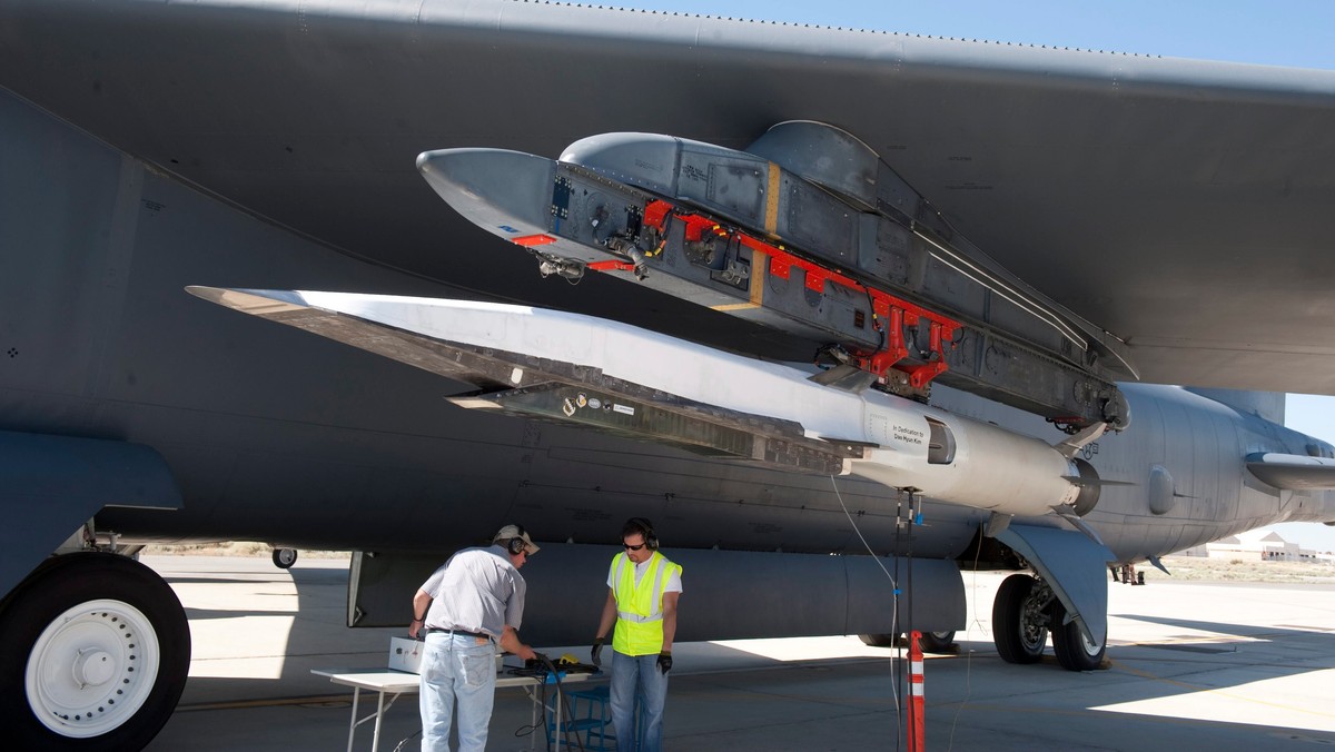 Wojsko USA przeprowadziło test najnowszej maszyny naddźwiękowej Waverider. Miała ona osiągnąć prędkość 6 Machów (6900 km/h) i przelecieć nad Pacyfikiem. Jeśli Waverider osiągnął taką prędkość, to w przyszłości przykładowy lot z Londynu do Nowego Jorku potrwa około godziny! Wyniki testu mają być znane jeszcze dzisiaj.