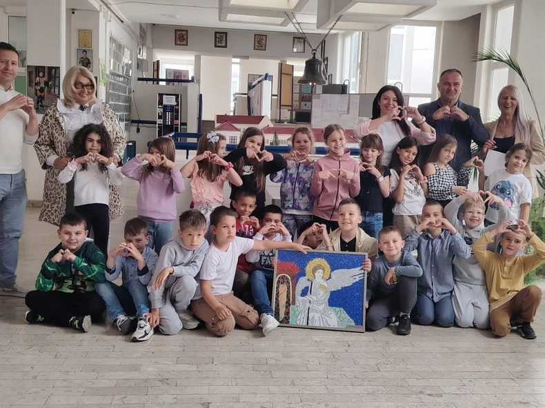 Vranje, akcija oplemenjivanja škola slikama