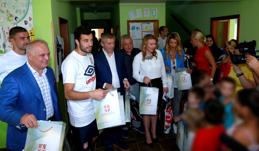 Podela poklonima najmlađima