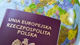 paszport zbigniewa ziobry został unieważniony. decyzja wojewody mazowieckiego