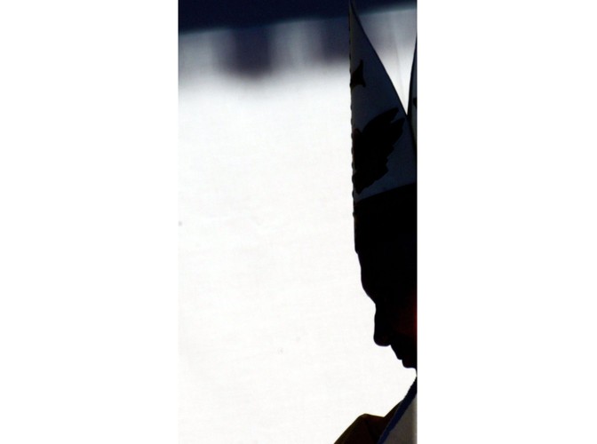 Jan Paweł II sfotografowany 19 października 2003 podczas mszy na Placu Świętego Piotra w Watykanie