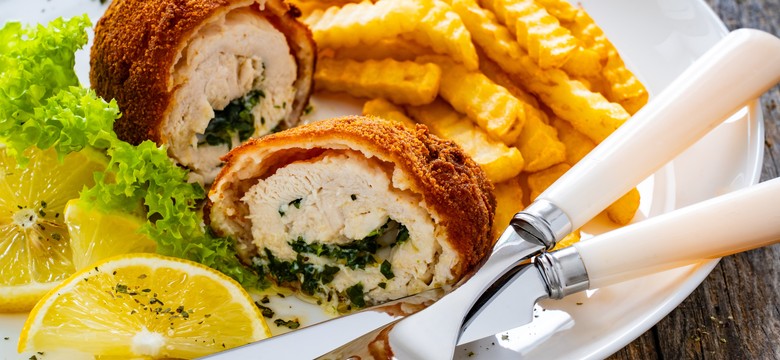 Pyszny obiad na wtorek. Podajemy przepis, Ty gotujesz.  Kotlet de volaille