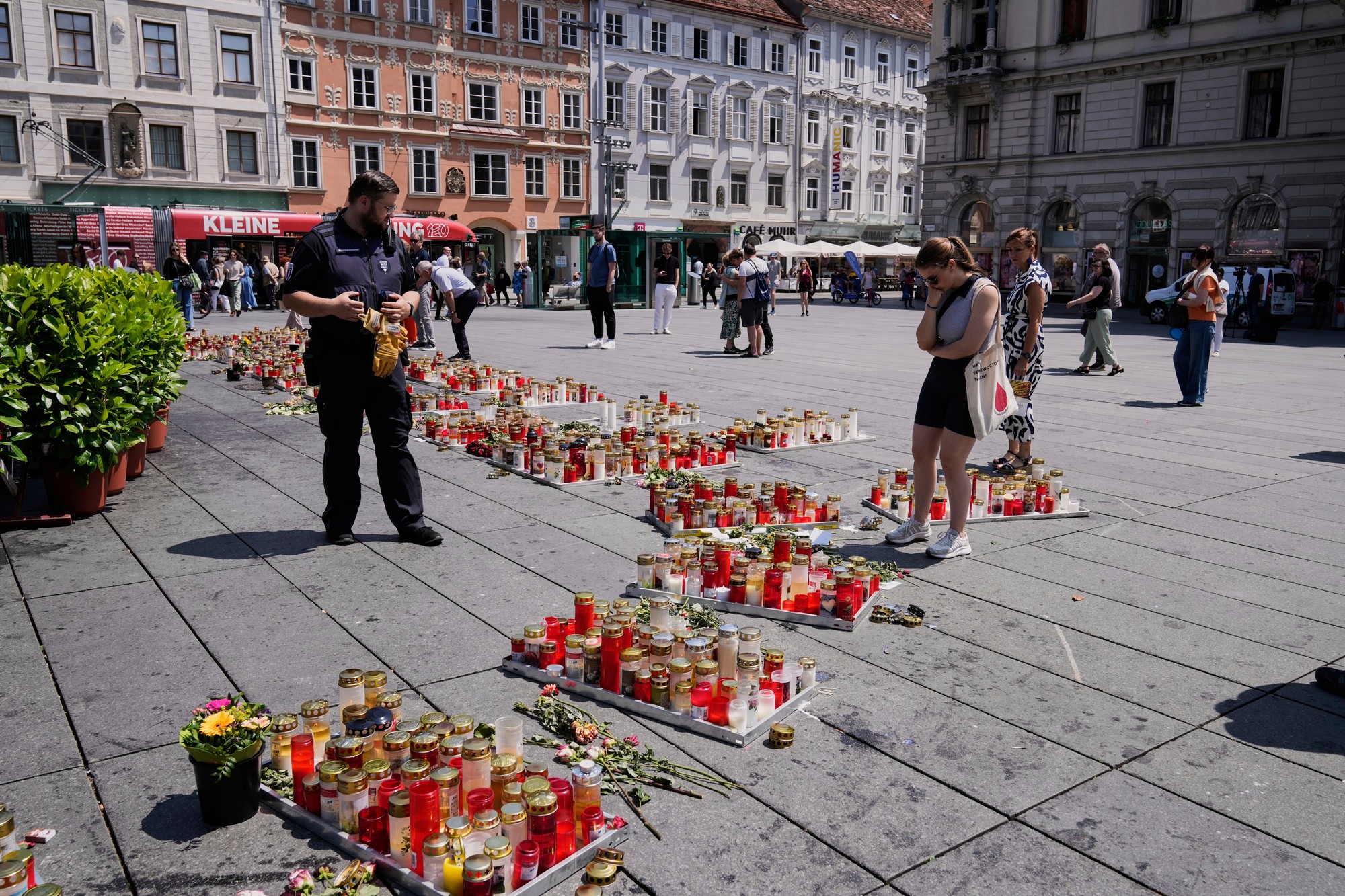 Streľba v meste Graz otriasla celým Rakúskom.