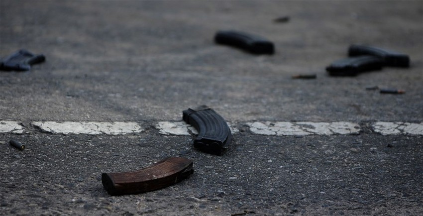 Ostaci puške AK-47 nakon napada u Zakapi, Gvatemala, 23. septembra 2010.