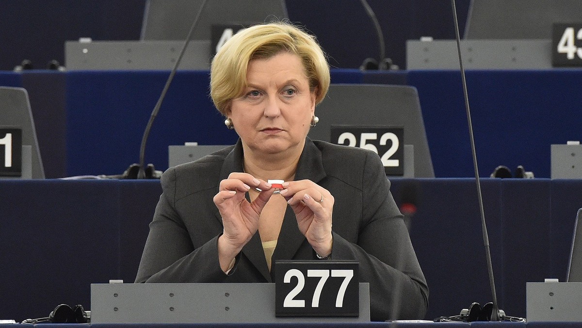 Rzeczniczka MSZ Rosji Maria Zacharowa nazwała przestępstwem informacyjnym przyjętą dzisiaj w Parlamencie Europejskim rezolucję wyrażającą zaniepokojenie wymierzoną w UE propagandą ze strony Rosji. Autorką rezolucji jest europosłanka PiS Anna Fotyga.