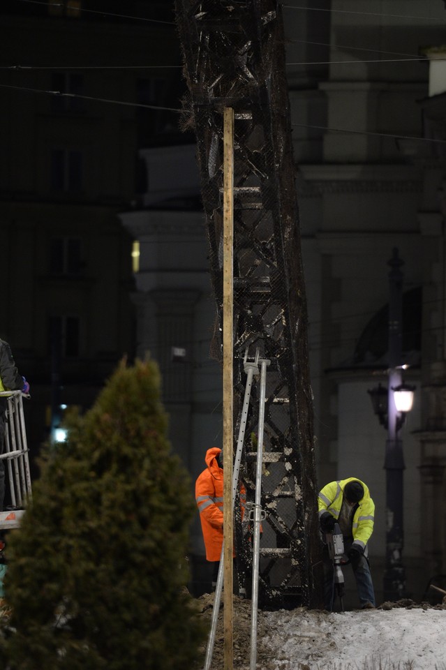 Spalona "Tęcza" została zdemontowana