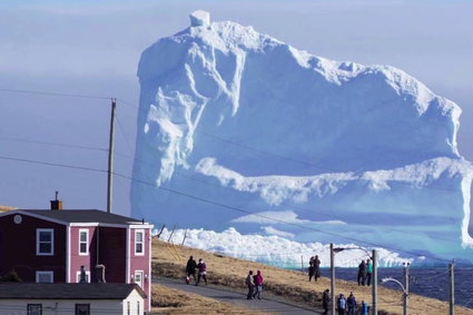 Mieszkańcy pewnego regionu Kanady oglądają co roku niecodzienny, lodowy spektakl