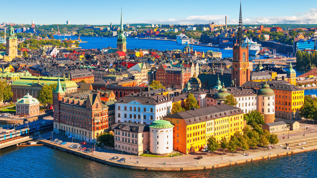 Wizz Air, największa niskokosztowa linia lotnicza w Europie Środkowo-Wschodniej, ogłasza dzisiaj nową trasę ze Szczecina do Sztokholmu Skavsta. Nowe połączenie zacznie działać 14 maja. Loty będą odbywać się dwa razy w tygodniu, w poniedziałki i piątki. Bilety są dostępne już w sprzedaży na wizzair.com lub za pośrednictwem aplikacji mobilnej WIZZ. Ceny zaczynają się od 39 złotych.