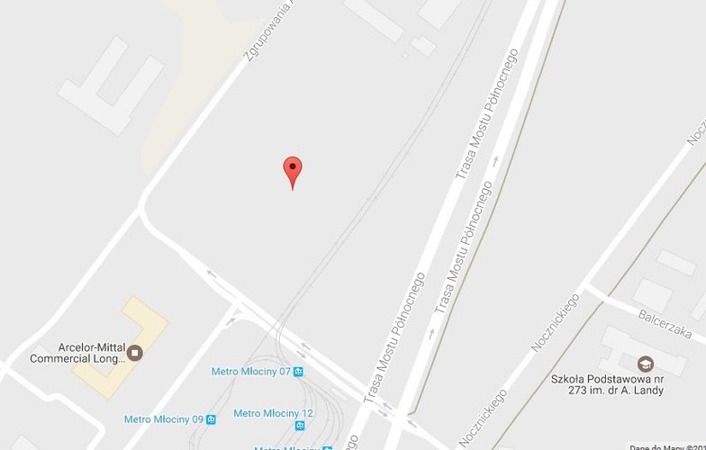 Nowa galeria jest zlokalizowana na Bielanach, między ulicą Zgrupowania AK „Kampinos” a Trasą Mostu Północnego. Budowa pierwszej fazy projektu rozpoczęła się w październiku 2016 roku, a jej zakończenie jest planowane na drugi kwartał 2019 roku.