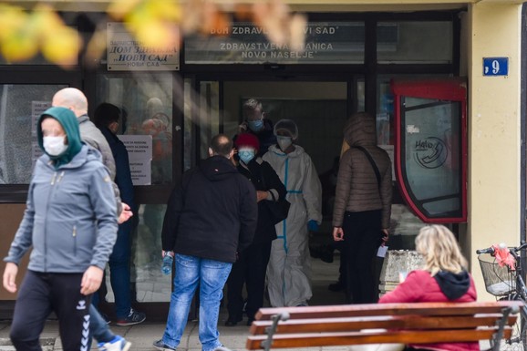 Novi Sad covid ambulanta guzva za testiranje foto Nenad Mihajlovic 9 preview