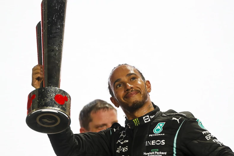 Lewis Hamilton szczęśliwy (i chudszy) po wygranej w GP Kataru 2021