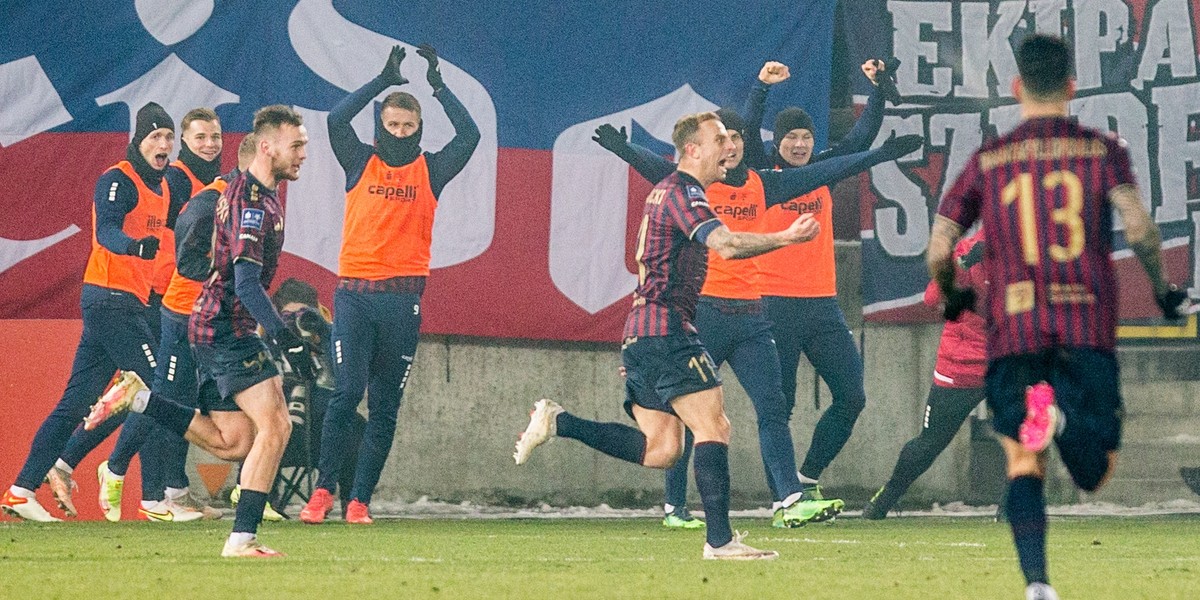 Pilka nozna. PKO Ekstraklasa. Gornik Zabrze - Pogon Szczecin. 12.12.2021