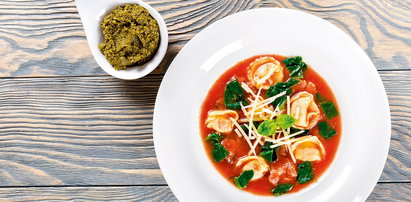 Zupa pomidorowa bardziej wykwintna niż zwykle. Czym zastąpić makaron?