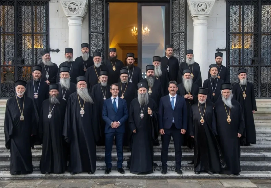 Princ Filip priredio večeru za patrijarha Porfirija i arhijereje u Kraljevskom dvoru