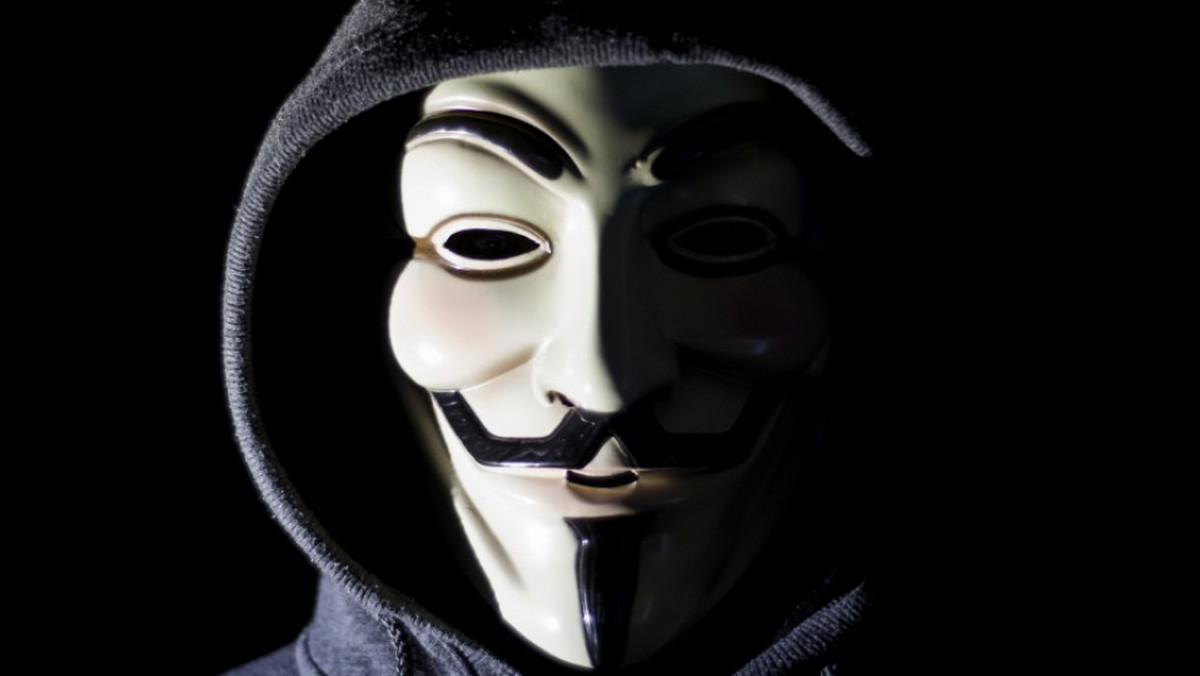 Hakerzy z kolektywu Anonymous włamali się do drukarek tysięcy rosyjskich użytkowników i za ich pośrednictwem przesłali im komunikat o kłamstwach putinowskiej propagandy wraz z instrukcjami, jak się przed nią bronić poprzez instalację specjalnego oprogramowania.