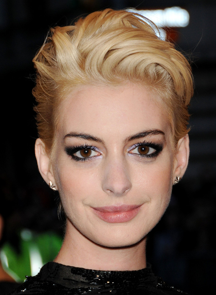 Anne Hathaway blondynką