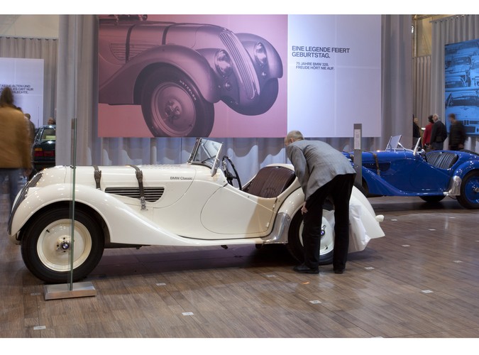 W Essen zakończyła się wystawa Techno Classica. Impreza jest uznawana za największe niemieckie targi pojazdów historycznych i zabytkowych. W naszej galerii mamy kilka perełek dawnej motoryzacji - auta warte są bardzo poważne pieniądze...