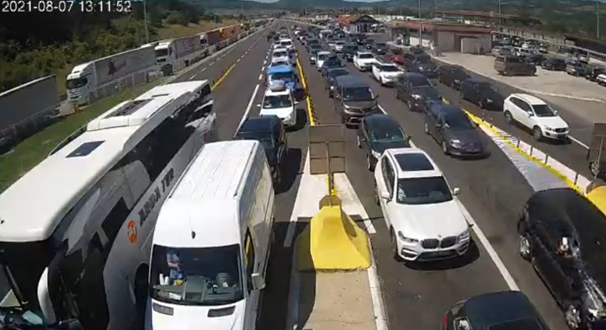 Na Gradini se čeka sat vremena