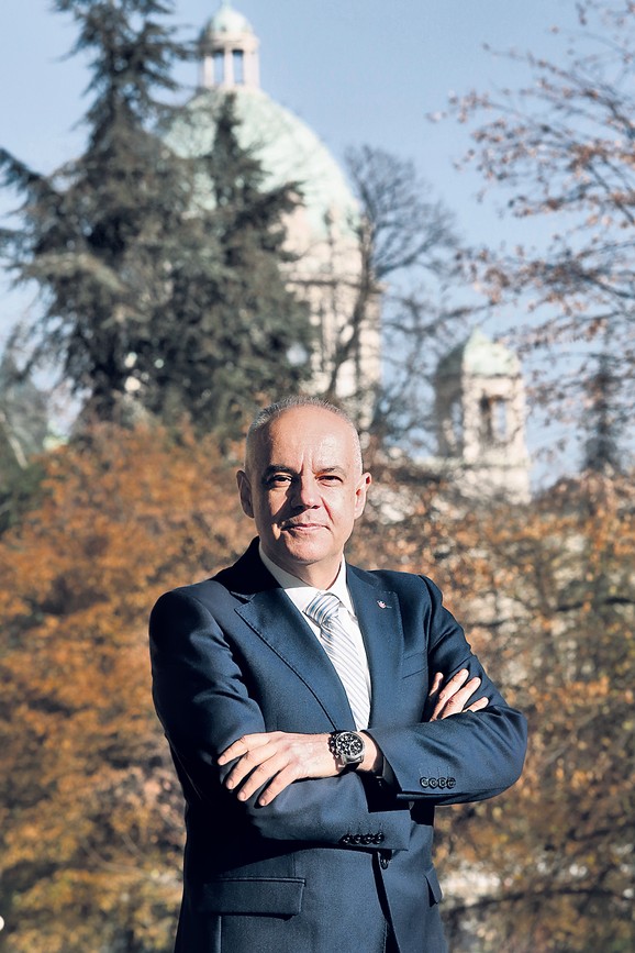 od sledeće godine počinju obračun sa gužvama u gradu, uz pomoć senzora i kamere na semaforima