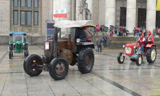 WARSZAWA PARADA URSUSÓW