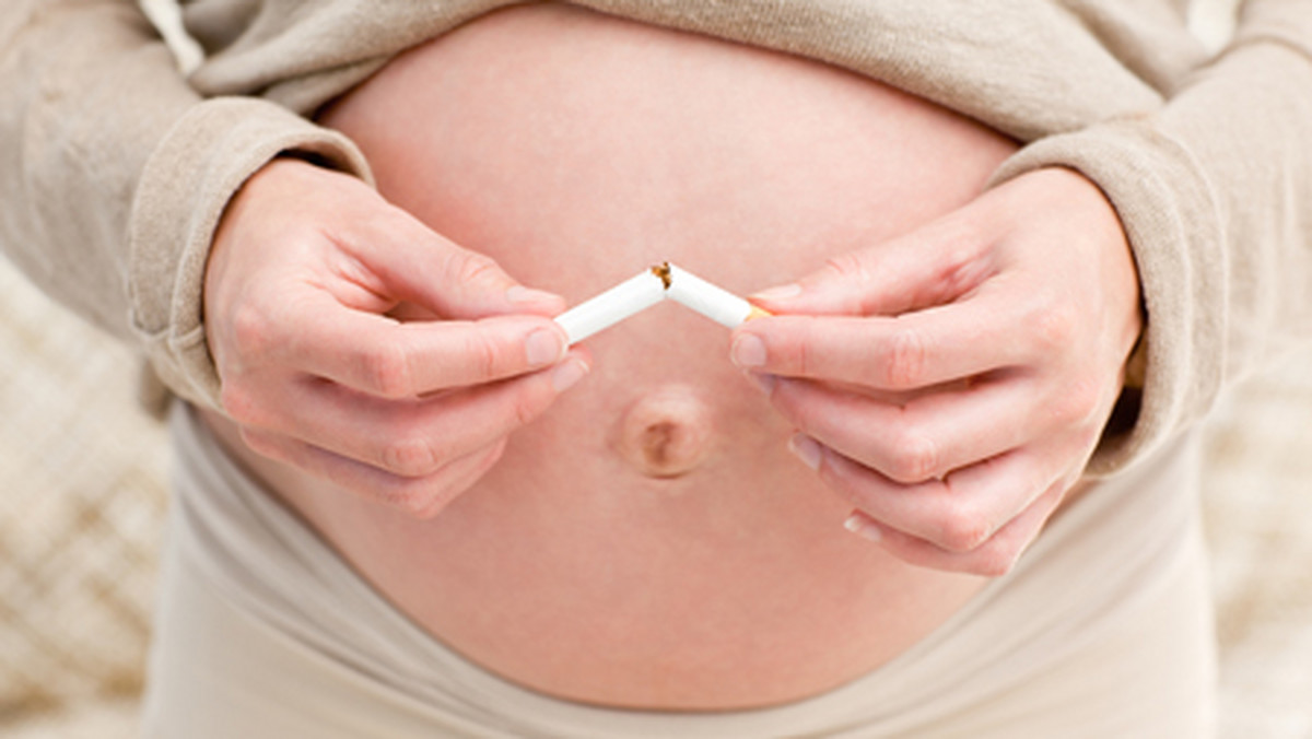 Badania wykazały, że skala narażenia dzieci na dym tytoniowy jest w Polsce ogromna. Każdego roku rodzi się ponad 100 tys. dzieci, które podczas pierwszych 9 miesięcy życia w łonie matki są narażone na działanie setek niszczących zdrowie związków chemicznych zawartych w dymie tytoniowym.