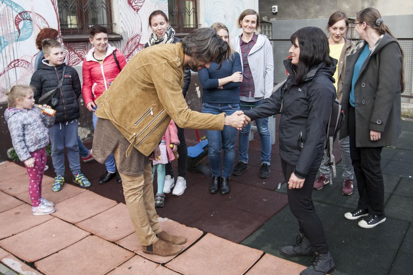 Katowice. Olivier Janiak w sesji zdjęciowej do kalendarza