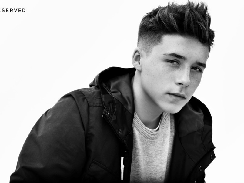 Twarzą kampanii promującej Young Fashion Lab dla mężczyzn w tym sezonie jest Brooklyn Beckham – gorące nazwisko świata mody i sportu. To jego debiut w roli modela kampanii reklamowej, (chociaż ma na koncie m. in. występ na łamach prestiżowych zagranicznych czasopism lifestylowych). Mariaż mody z zamiłowaniem do sportu w biografii młodego Beckhama to paralela głównej idei YFL, która jest linią modową, ale opartą na sporcie.