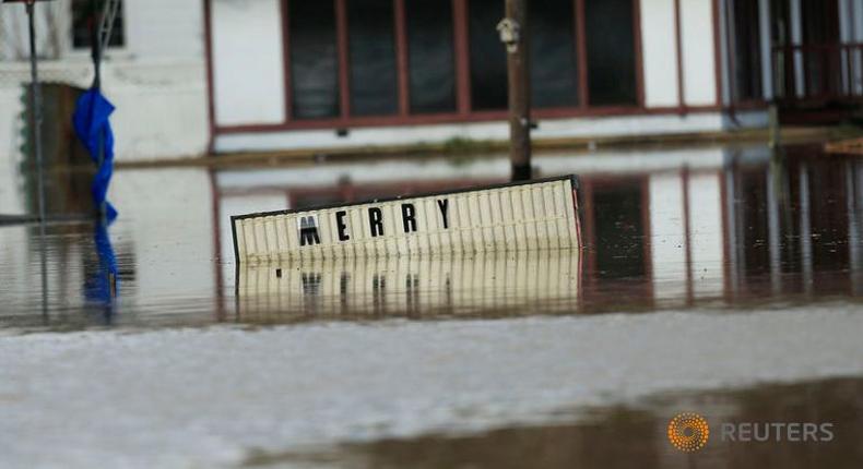 Christmastime storms, tornadoes kill at least 43 in U.S.