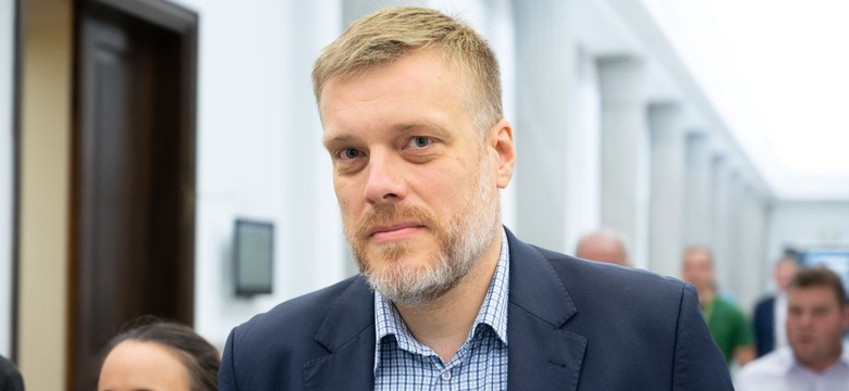 Tusk mówił o powrocie do "liberalnego ducha". Zandberg mu odpowiedział