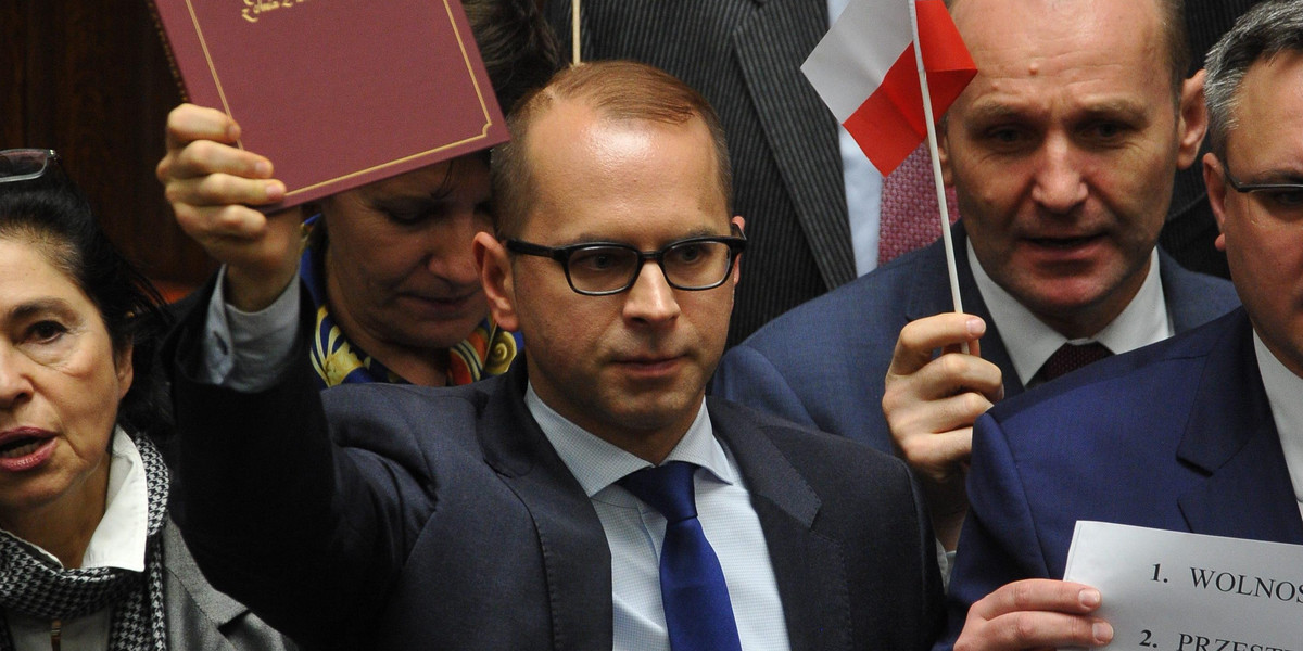Ostateczne decyzje w sprawie działań PO na środowym posiedzeniu Sejmu zapadną w środę przed południem, kiedy zbierze się najpierw zarząd partii, a później klub parlamentarny Platformy 